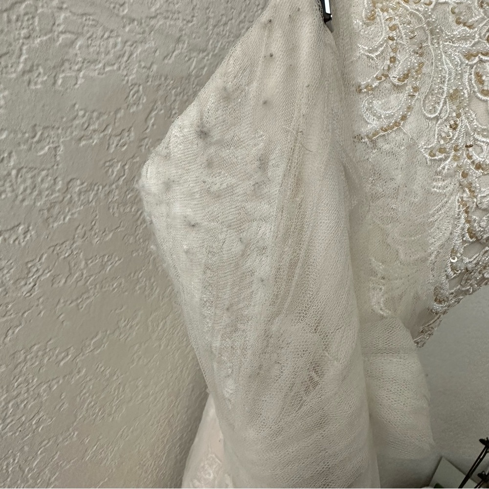 Stella York lace Fit and Flare Wedding Dress - Picture 4 of 11